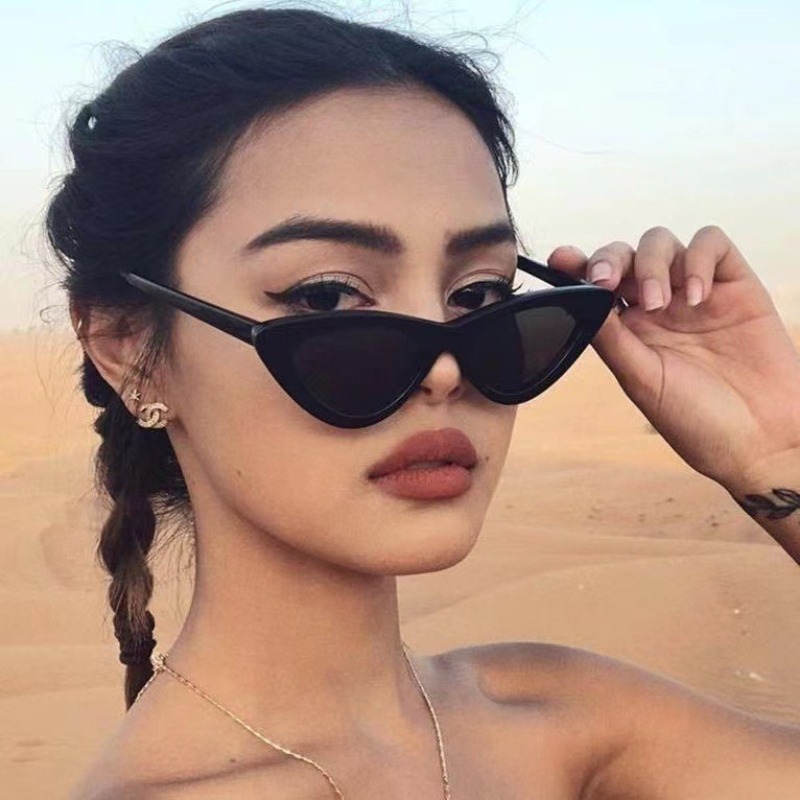Sexy Small Triangle Cat Eye Su - Streetwear Brand Red ulasan dan harga